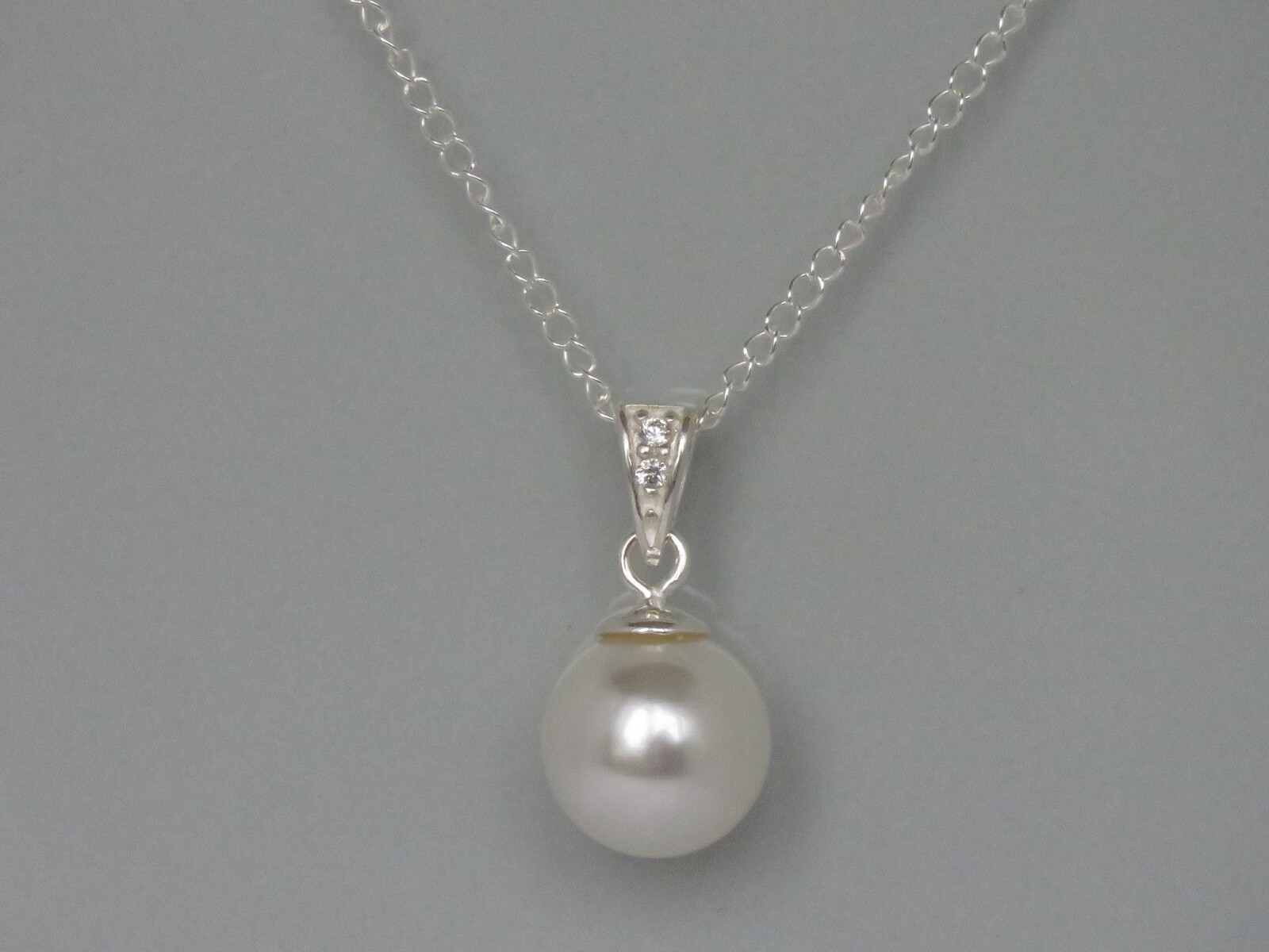 925 Sterling Silver Necklace Made With a Swarovski White Pearl Pendant (sa10.)