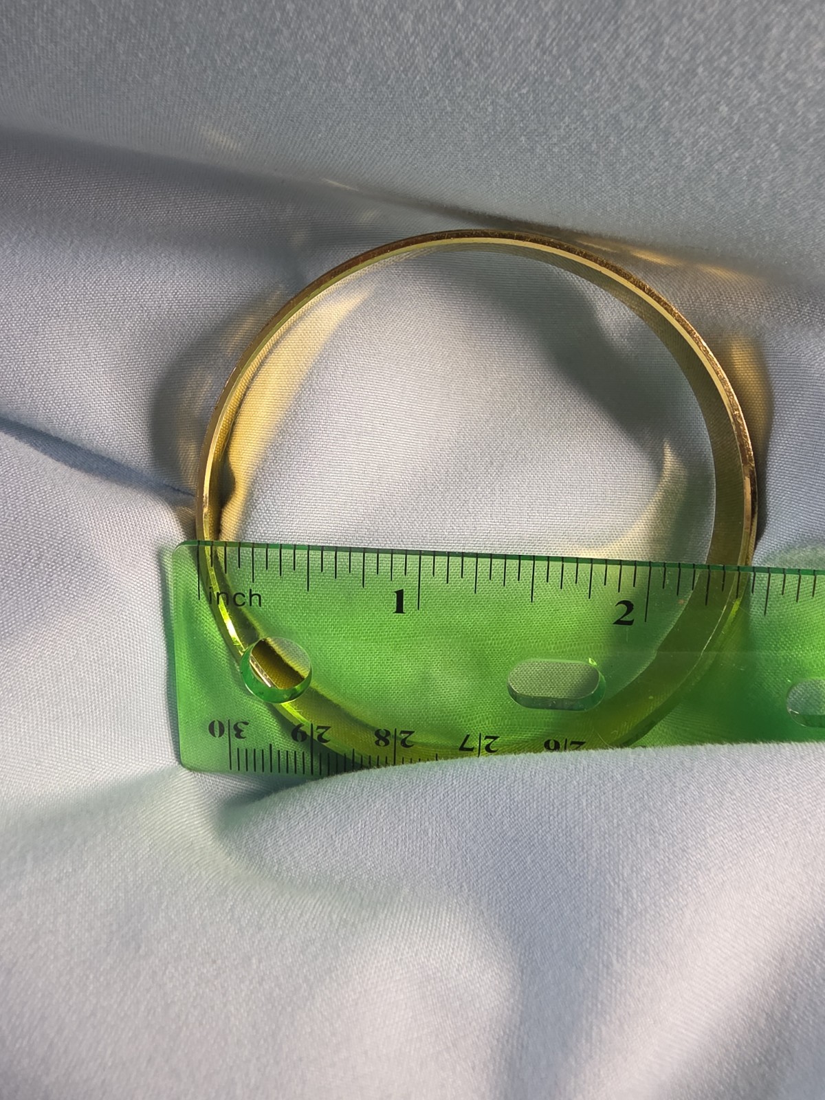 VINTAGE CROWN TRIFARI TEXTURED GOLD TONE slip-on BANGLE BRACELET M MEDIUM