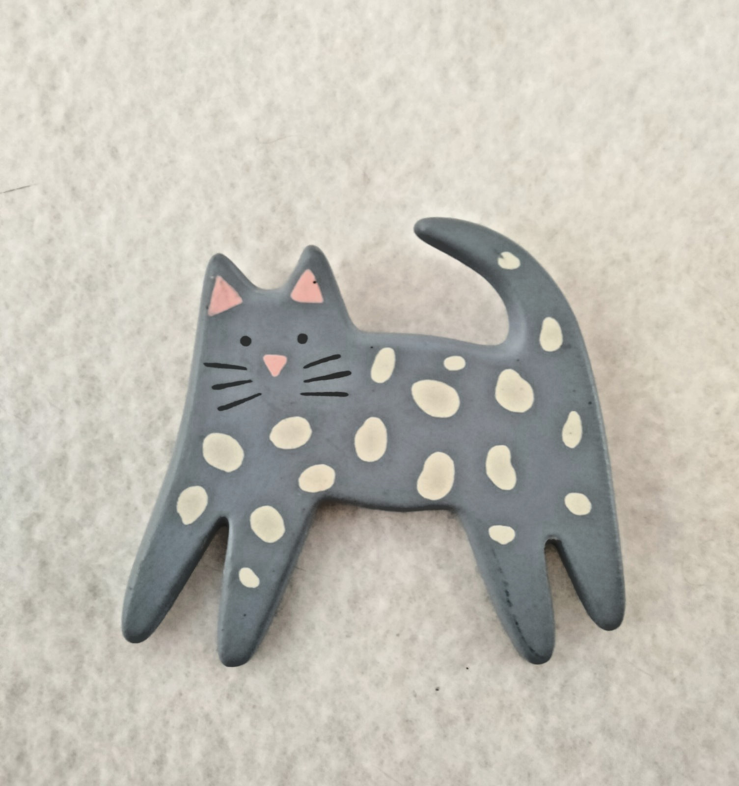Vintage Ceramic Hallmark CDS Cat Brooch (147 – 2320)