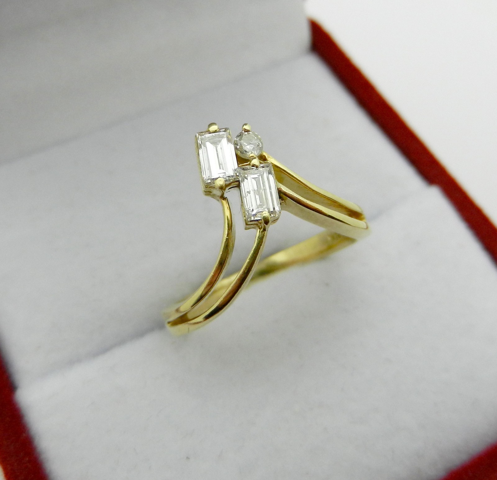 Solid 14k Gold Chevron V shape Natural Diamonds Ring size 4.75