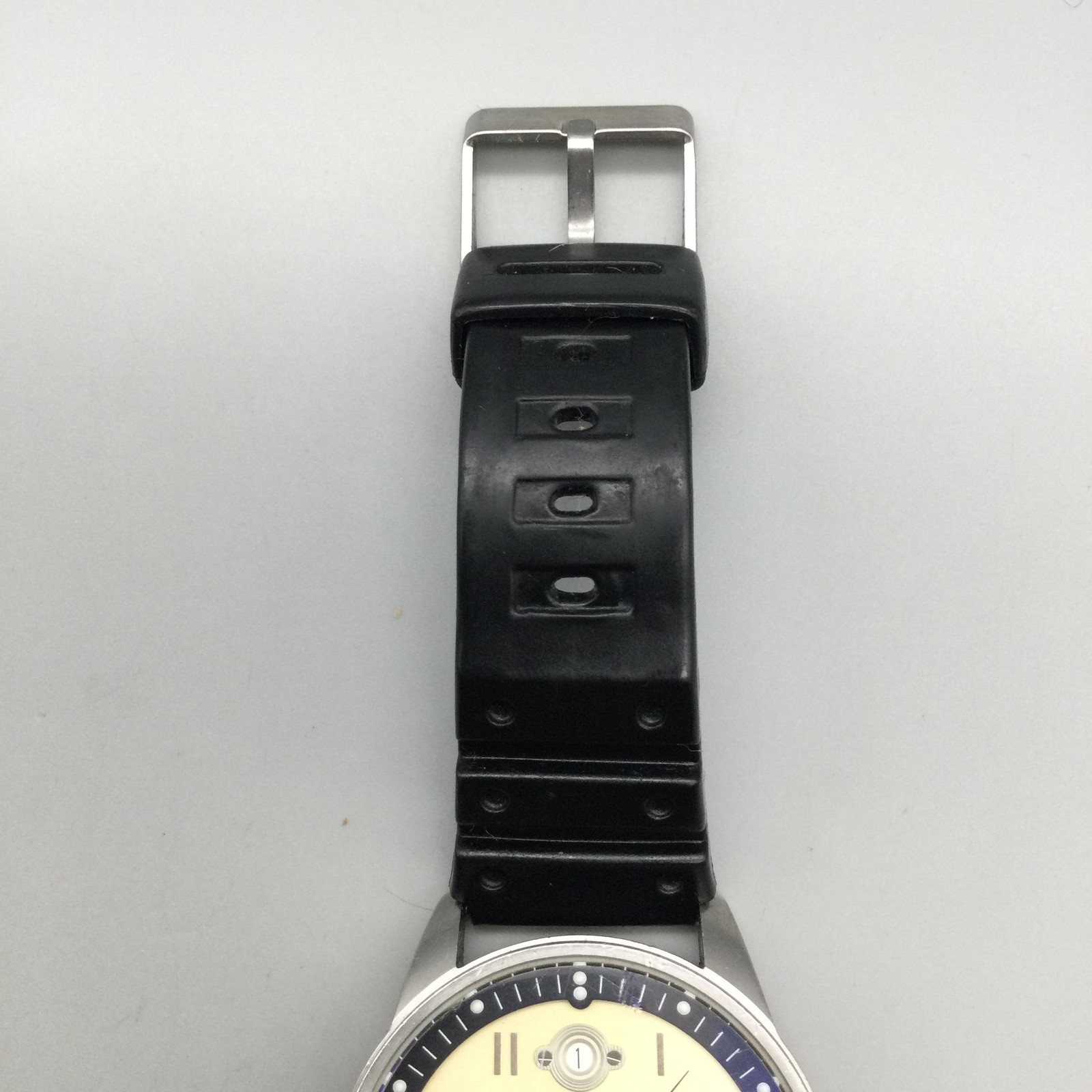 Nautica A2581 Mens Watch 39mm Cream Dial Blue Bezel Black Rubber New Battery