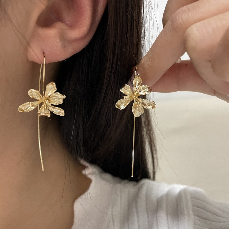 Women’s Iris Flower Pendant Earrings Golden Fashion Jewelry Alloy Eardrop