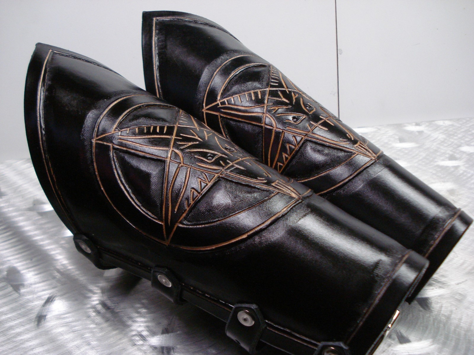 LEATHER CARVED PENTAGRAM GAUNTLET. BLACK METAL (MDLG0165)….. THY PRIMORDIAL