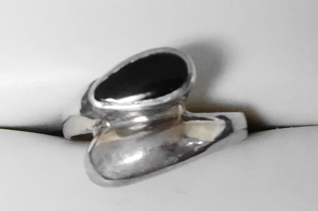 Curvy Vintage Sterling Silver Ring With Black Onyx Setting Signed CW ~ Size 7