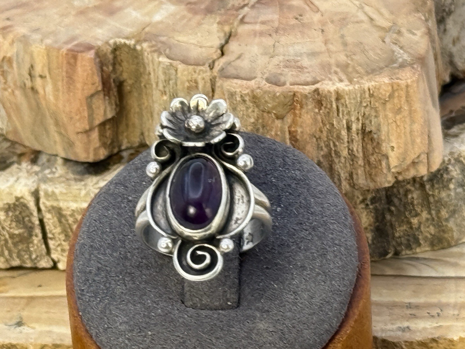 Vintage Southwestern Style Amethyst Blossom ring in sz 5.5–NLB25.72