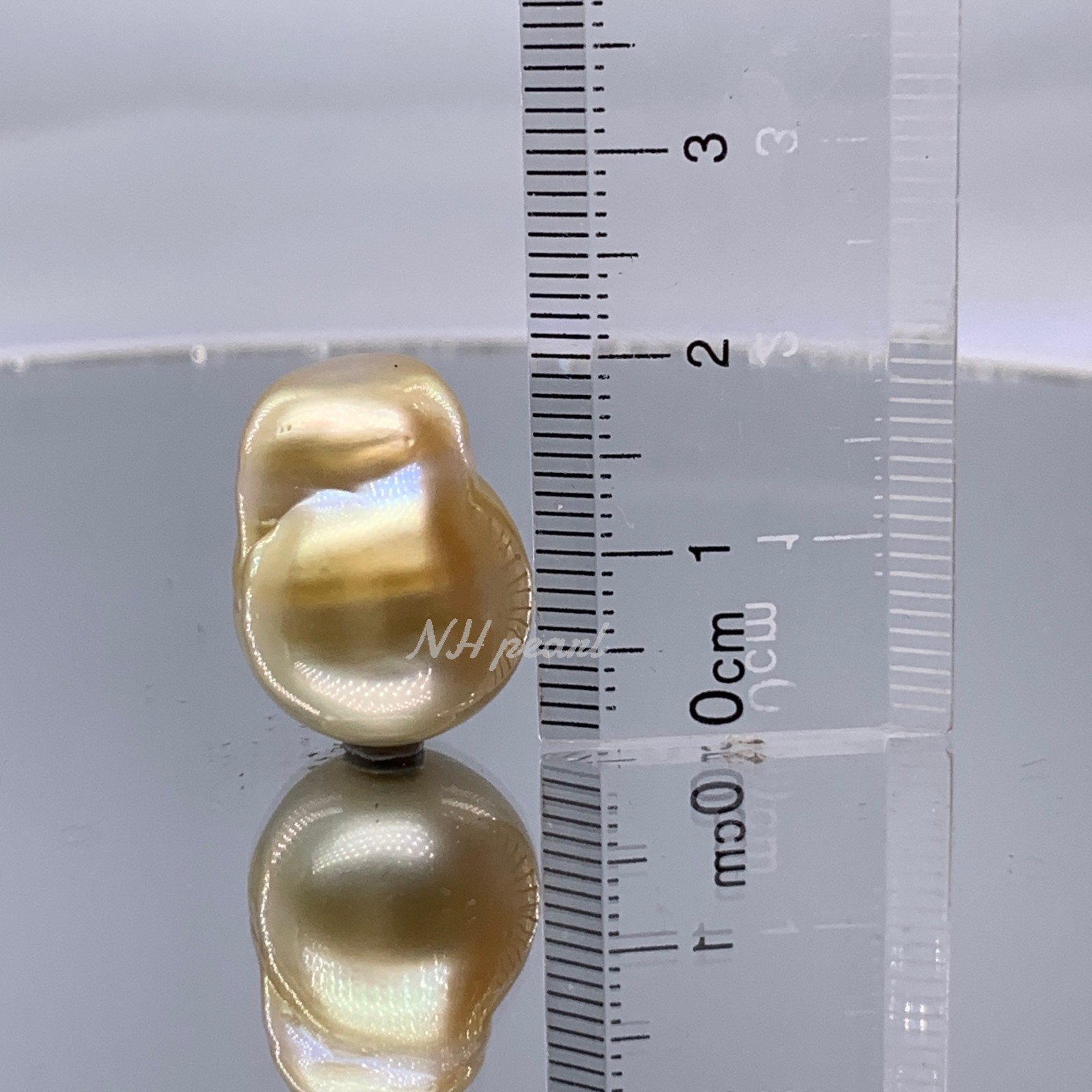 South Sea Pearl Golden 15.1mm x 20mm, 6.18gr