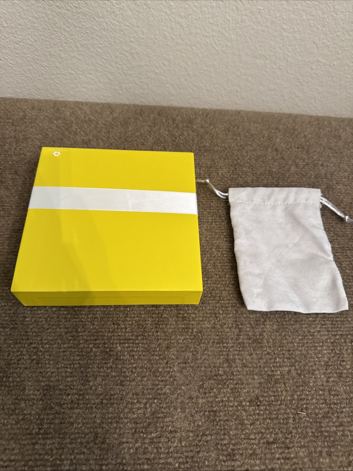 Kendra Scott Large Yellow Gift Box w/ White Bow Empty Magnetic Closure 6.25″