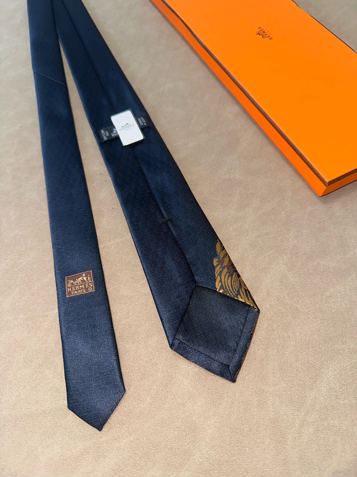 HERMÈS PARIS LION HEAD SILK TIE NAVY BLUE ANIMAL MOTIF JACQUARD MADE IN FRANCE