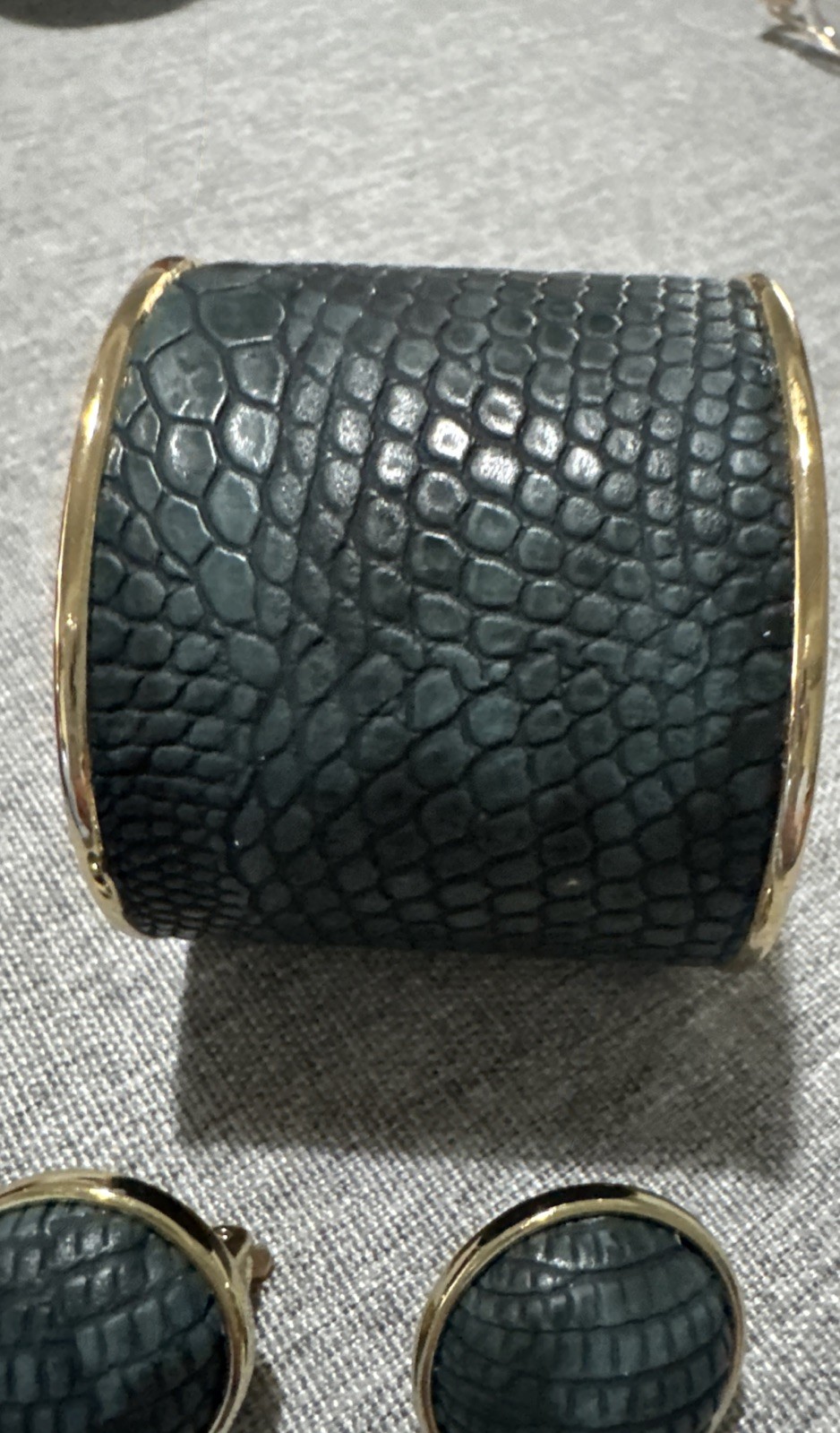 Vintage Green Snake Skin leather Goldtone cuff Bracelet Matching Earrings Set
