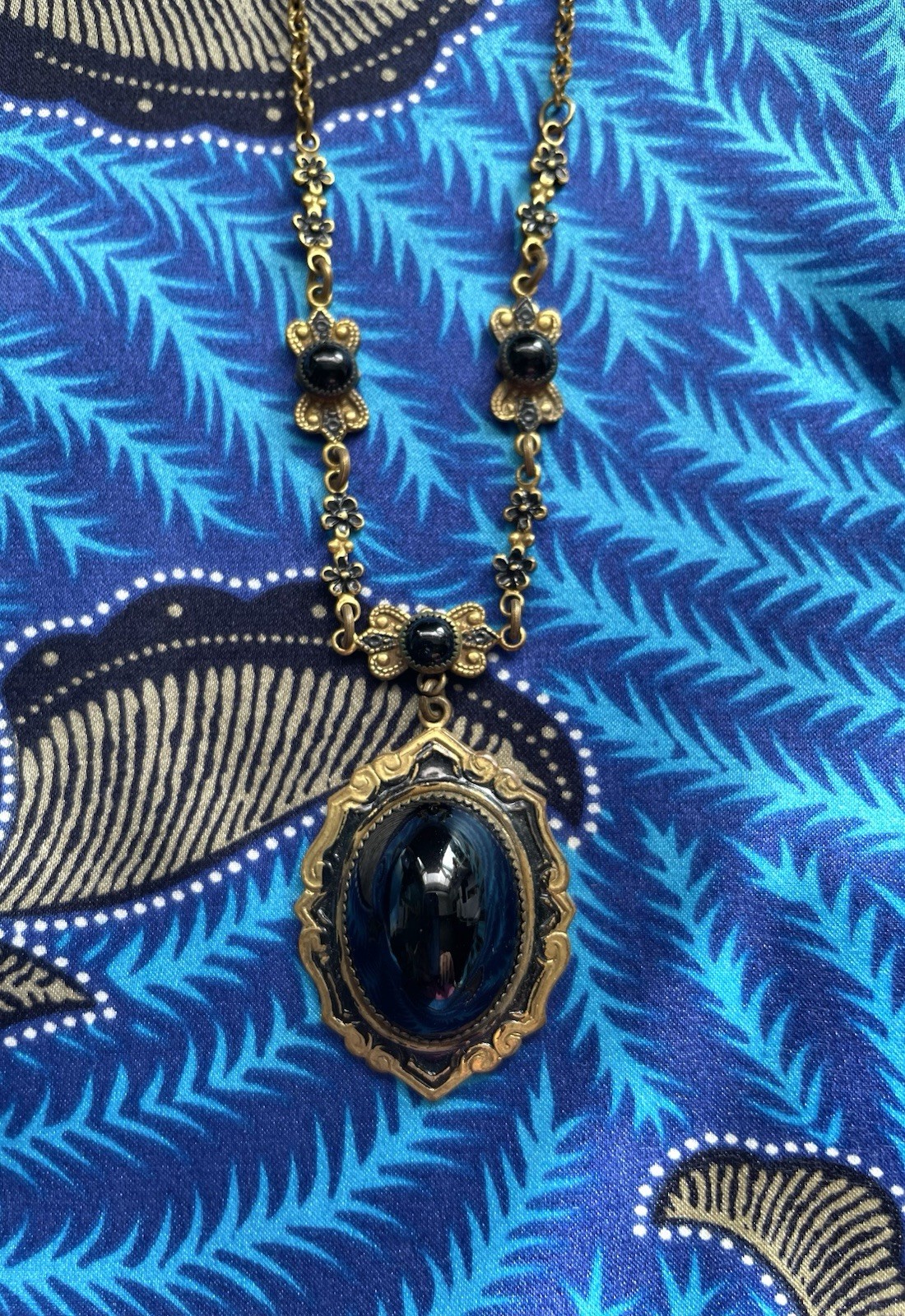 Vintage Enamel and Black Onyx Gold tone Pendant Necklace Wonderful Details