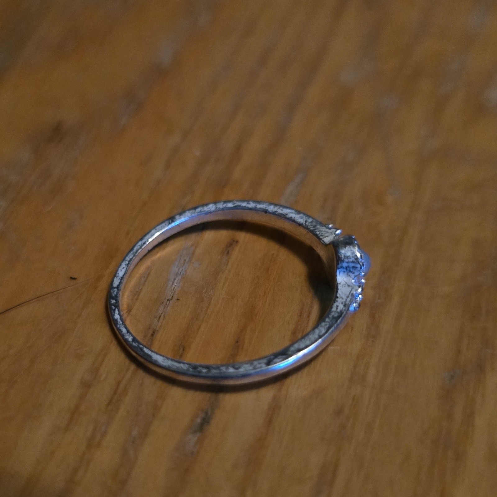 Silver Tone Metal Band Ring Size 8.5 Round White Stone Clear Accent Stones