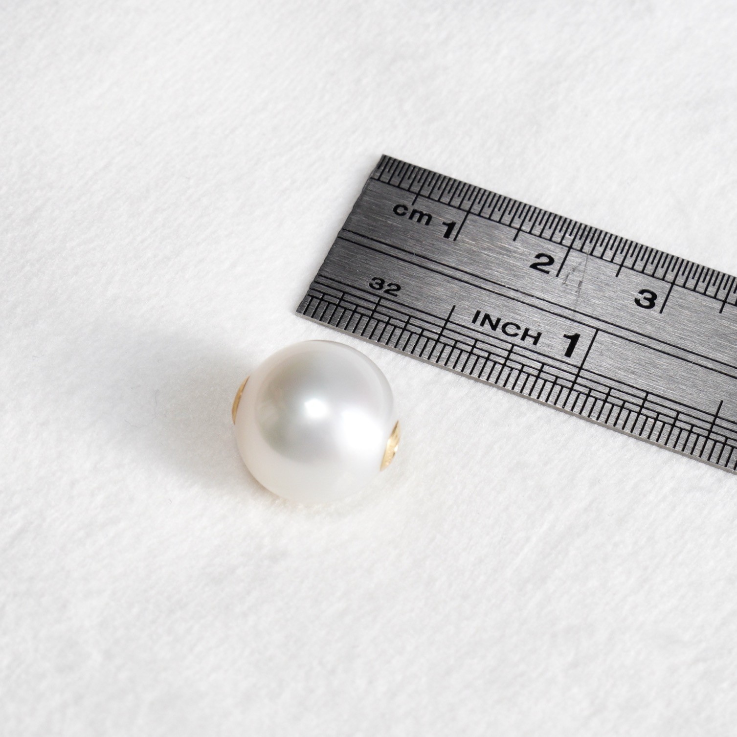 Big 13.7mm Round White South Sea Loose Pearl, Full-Drilled, 18K Yellow Gold