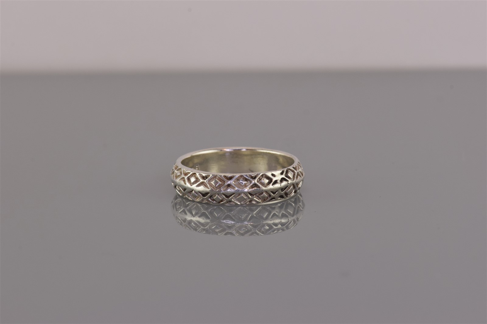 Sterling Silver 5mm Carved X`s & O`s Wedged Band Ring 925 Sz: 6