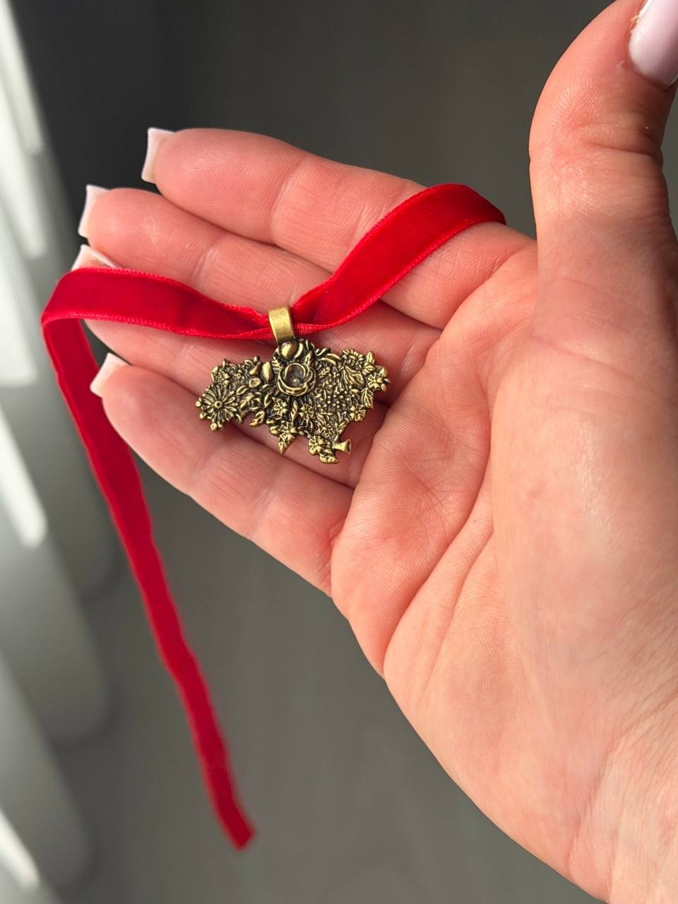 Ukraine Map Pendant , Floral Ukraine Necklace, Patriotic Jewelry Gif