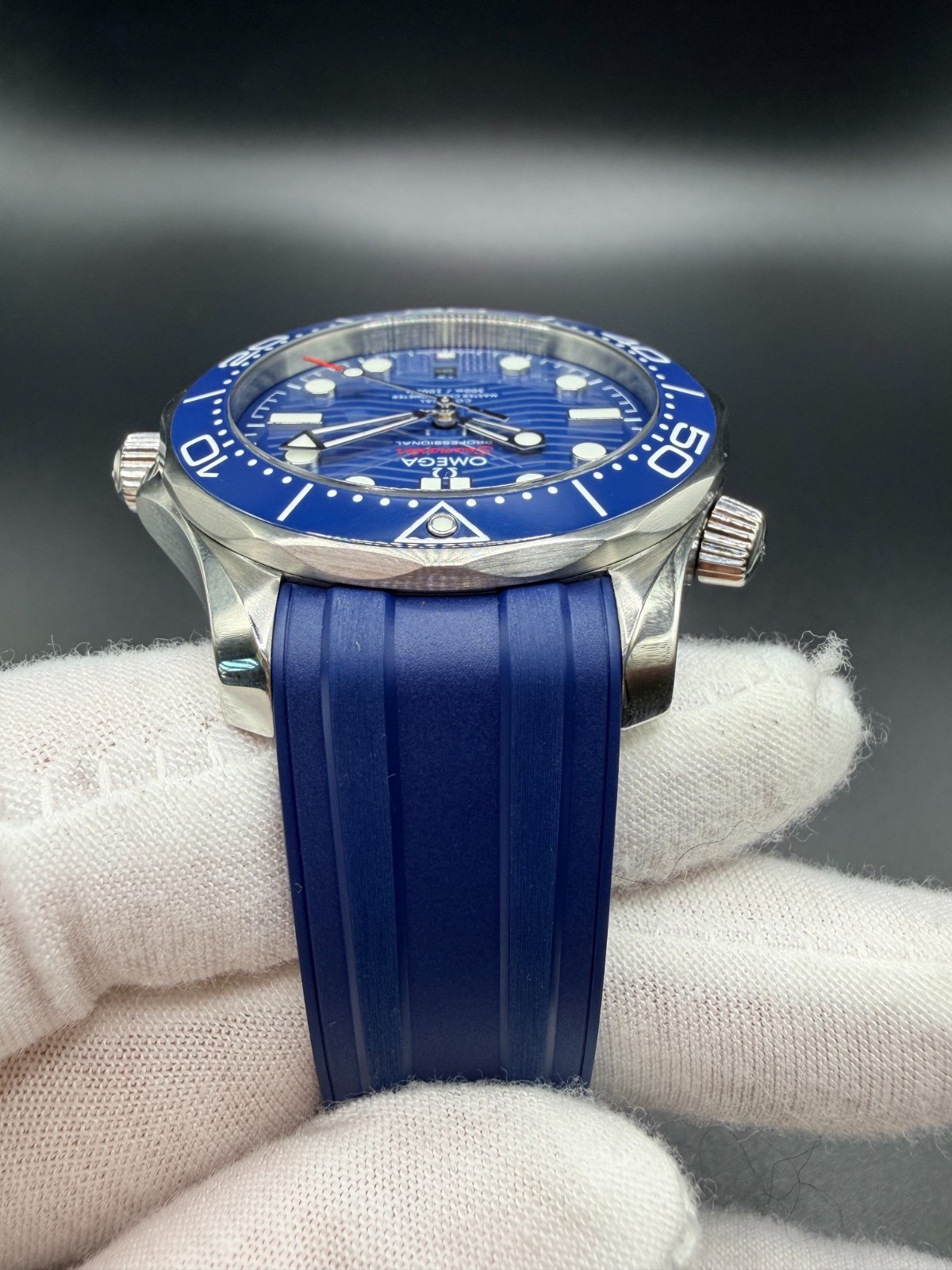 2023 Omega Seamaster Diver 300M Blue 6/23 Ref# 210.32.42.20.03.001