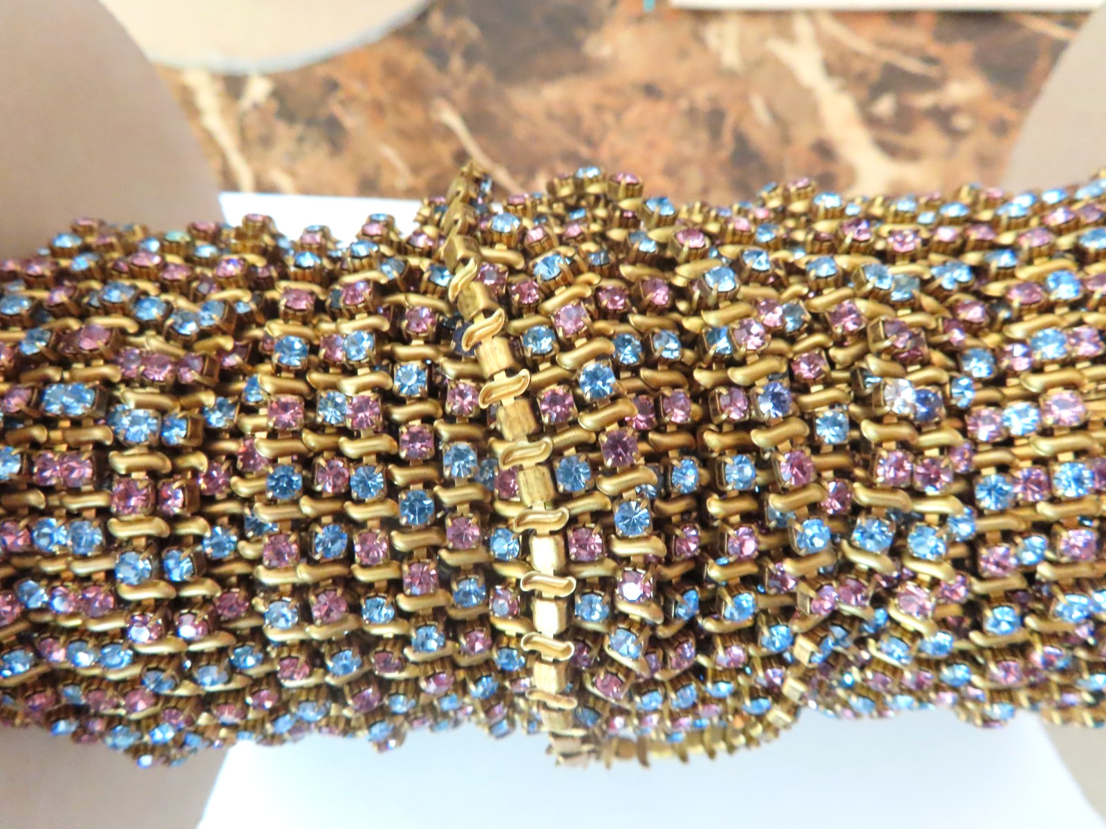 3 Feet Swarovski Rhinestone Fancy S Chain 24pp Light Sapph./Lt. Amethyst/Brass.
