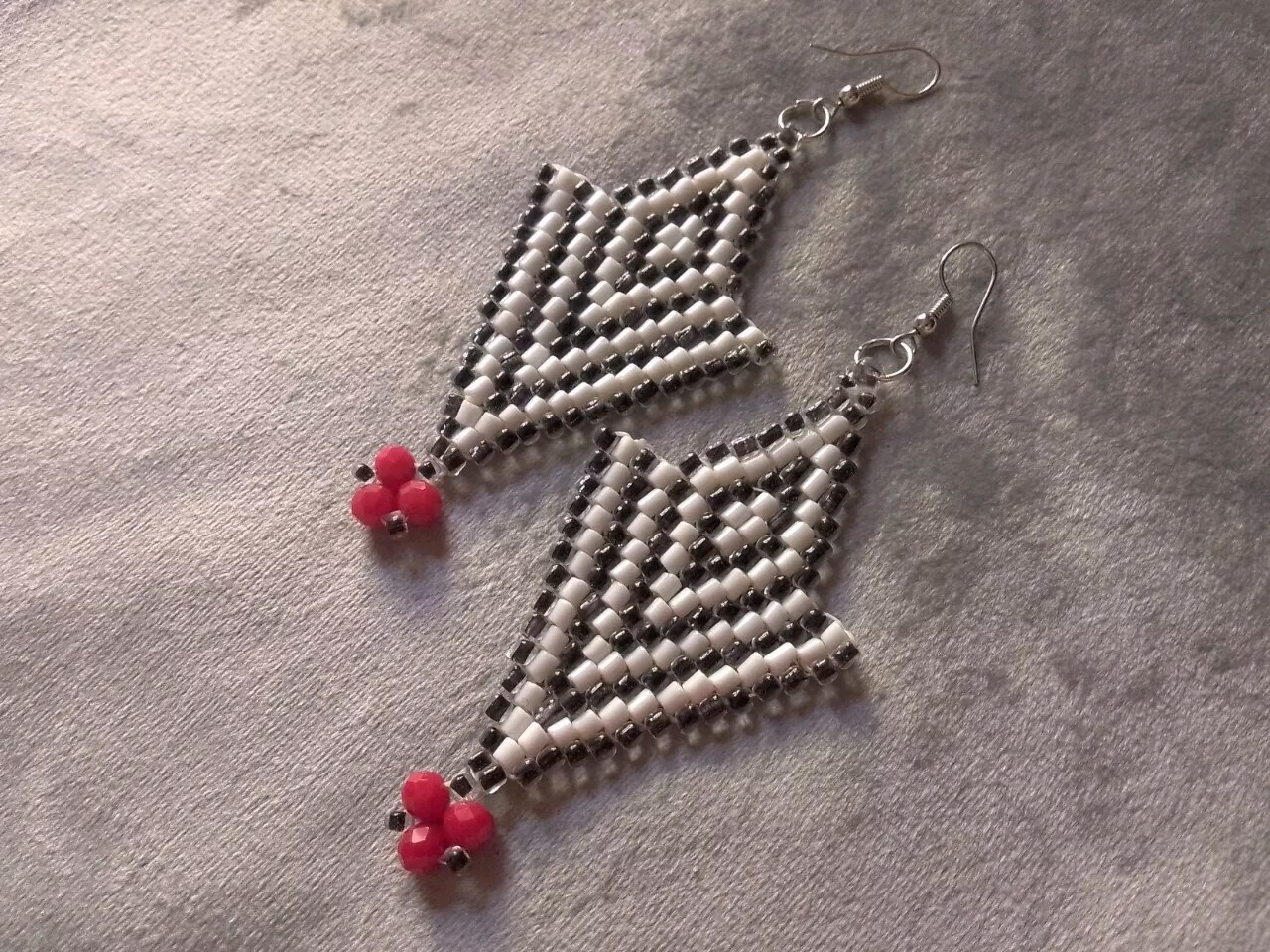 Handmade Ethnic/Boho/Africa Crystal Triangle Earrings White Black Red