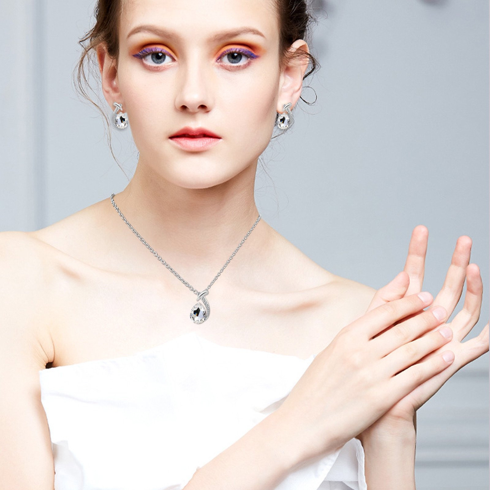 TEARDROP CLEAR CRYSTAL NECKLACE AND EARRINGS SET. FREE GIFT BOX INCLUDED