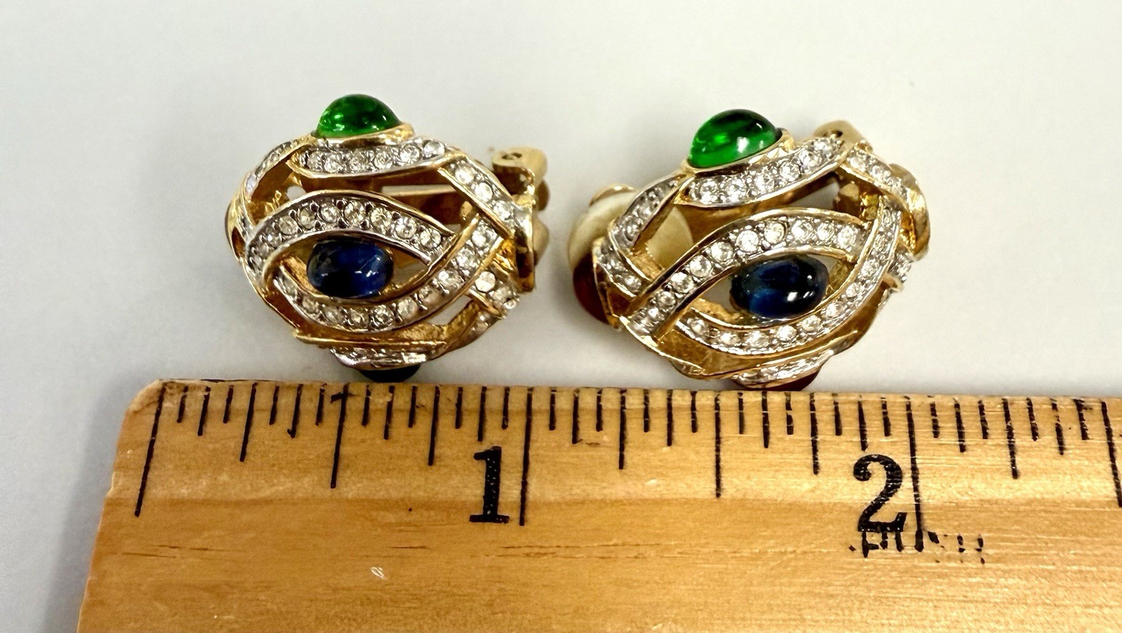 VTG.Nina Ricci Signed Gold Tone Rhinestone Multicolor Cabochon Clip On Earrings