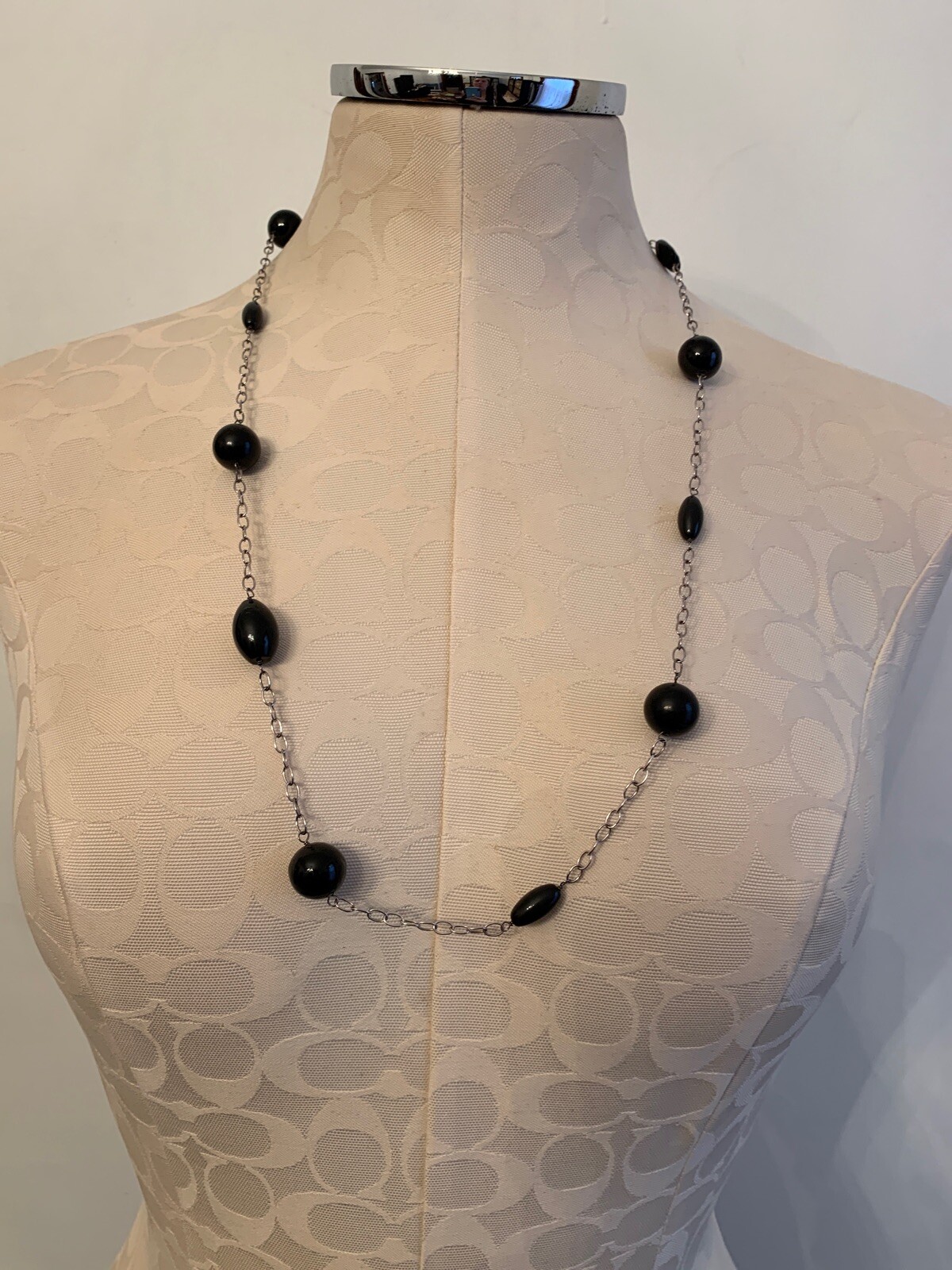 30″ Strand String Necklace Silvertone Chain with Varied Shape Black Beads No Cla