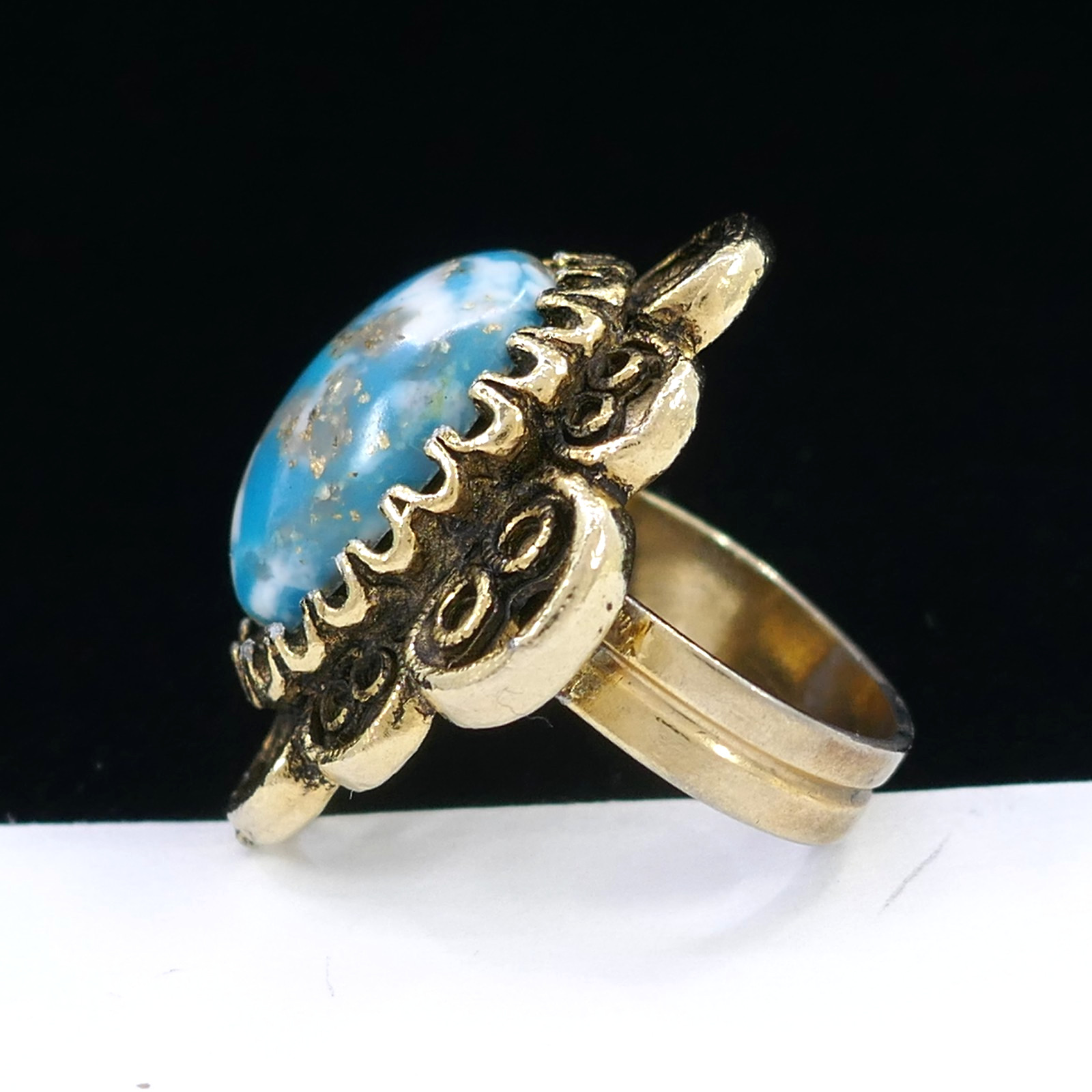 VINTAGE 1960’S ORNATE FAUX TURQUOISE CABOCHON ADJUSTABLE GOLD-TONE OVAL RING