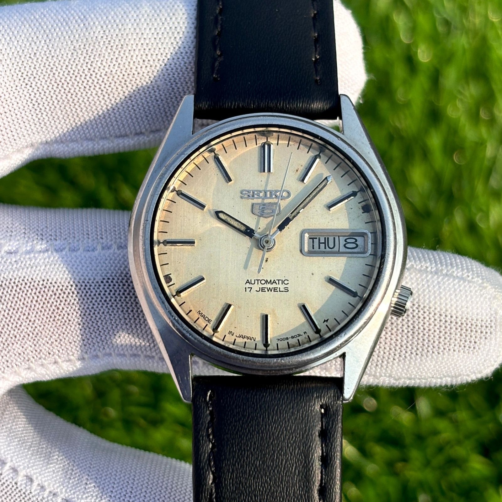 Vintage Seiko 5 White Silver Dial Automatic Japan Made Men’s Watch 7009-6001