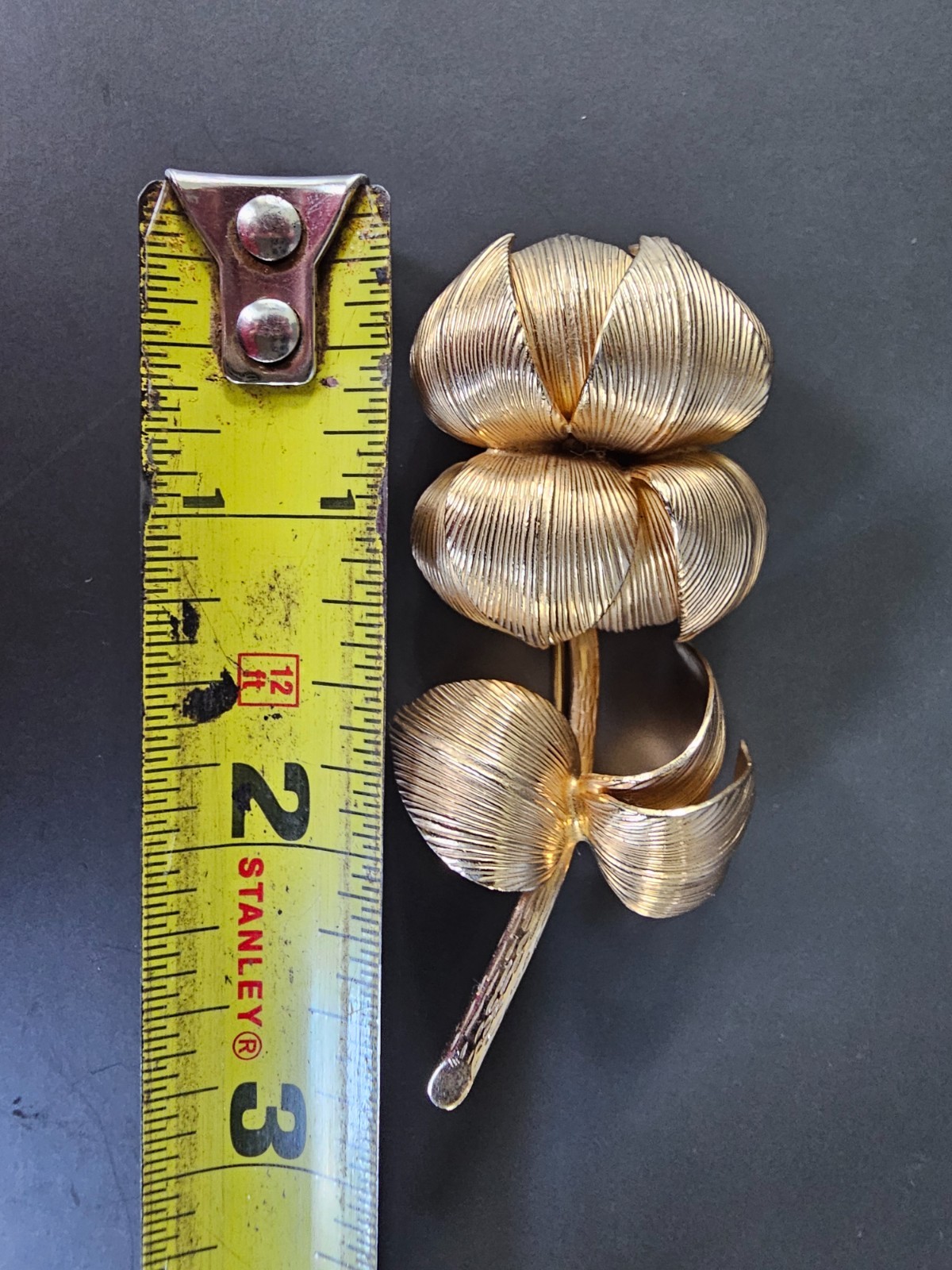 Vintage Signed Giovanni Gold Tone Floral Plant Brooch Pin 3×1″ 1960s Textured