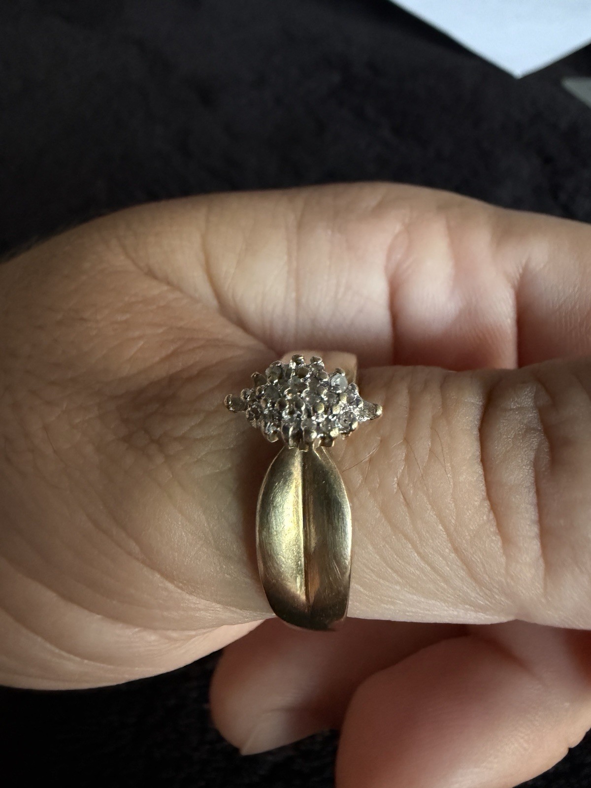 10K solid Yellow Gold Round White Diamond Cluster Ring Size 8 Pre-Owned Good