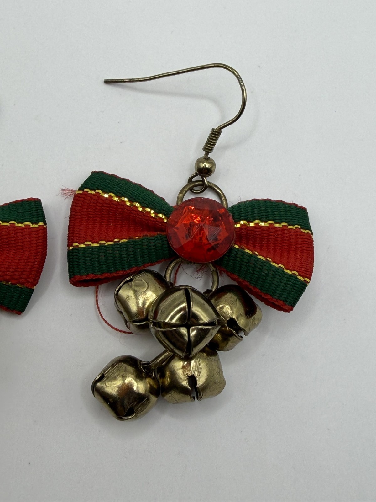 CHRISTMAS JINGLE BELL BOW EARRINGS WOMENS RED GREEN GOLD DANGLE COSTUME JEWELRY