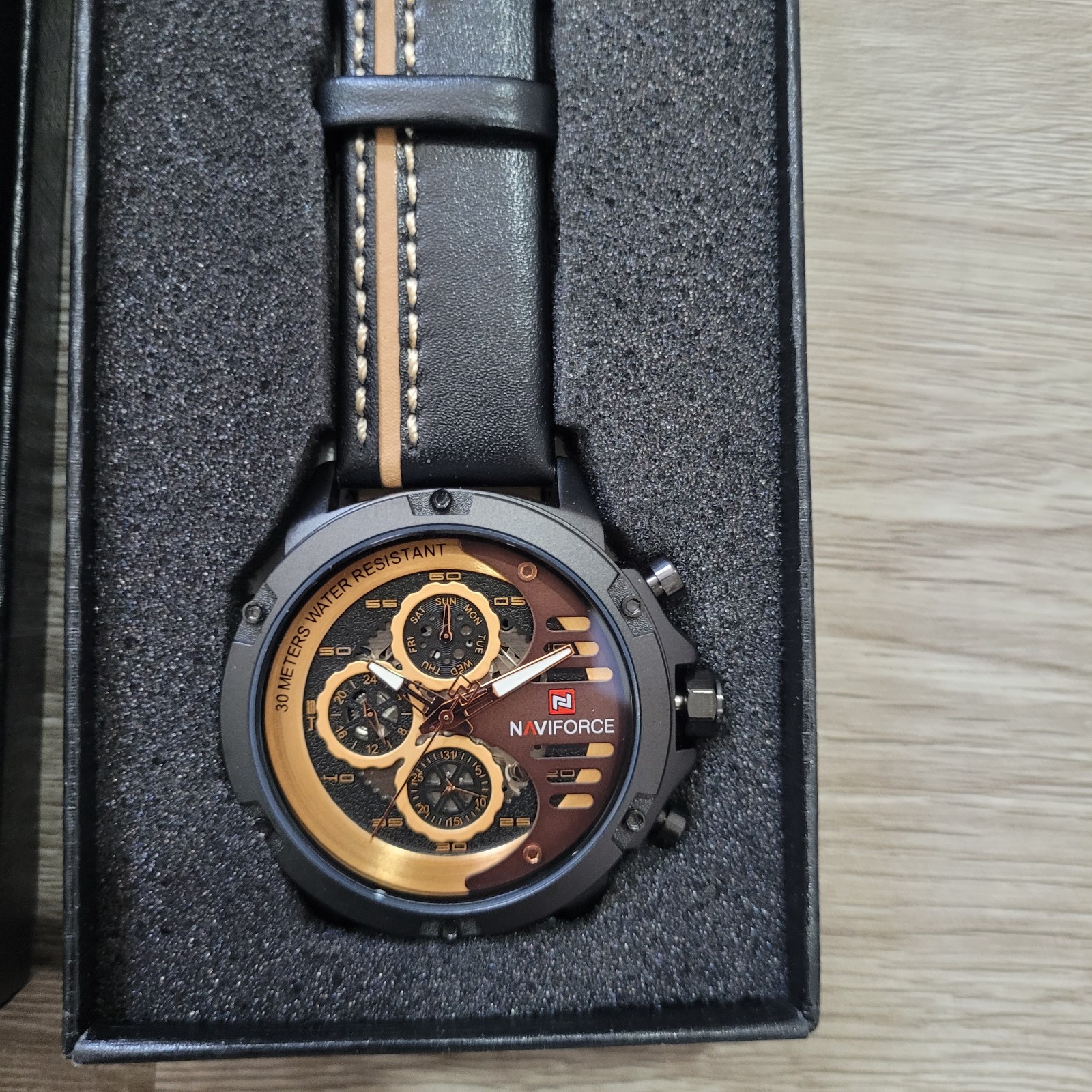 Naviforce Stylish Chronograph Watch in Leather for Men