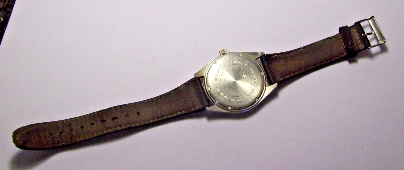 Victorinox Swiss Army Genuine Military Field Mens Watch w/Date Looks & Runs Nice