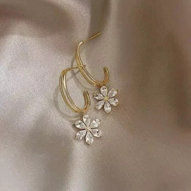 2 Ct Pear Cut Simulated Diamond Women’s Drop Earrings In 14K Yellow Gold Plated