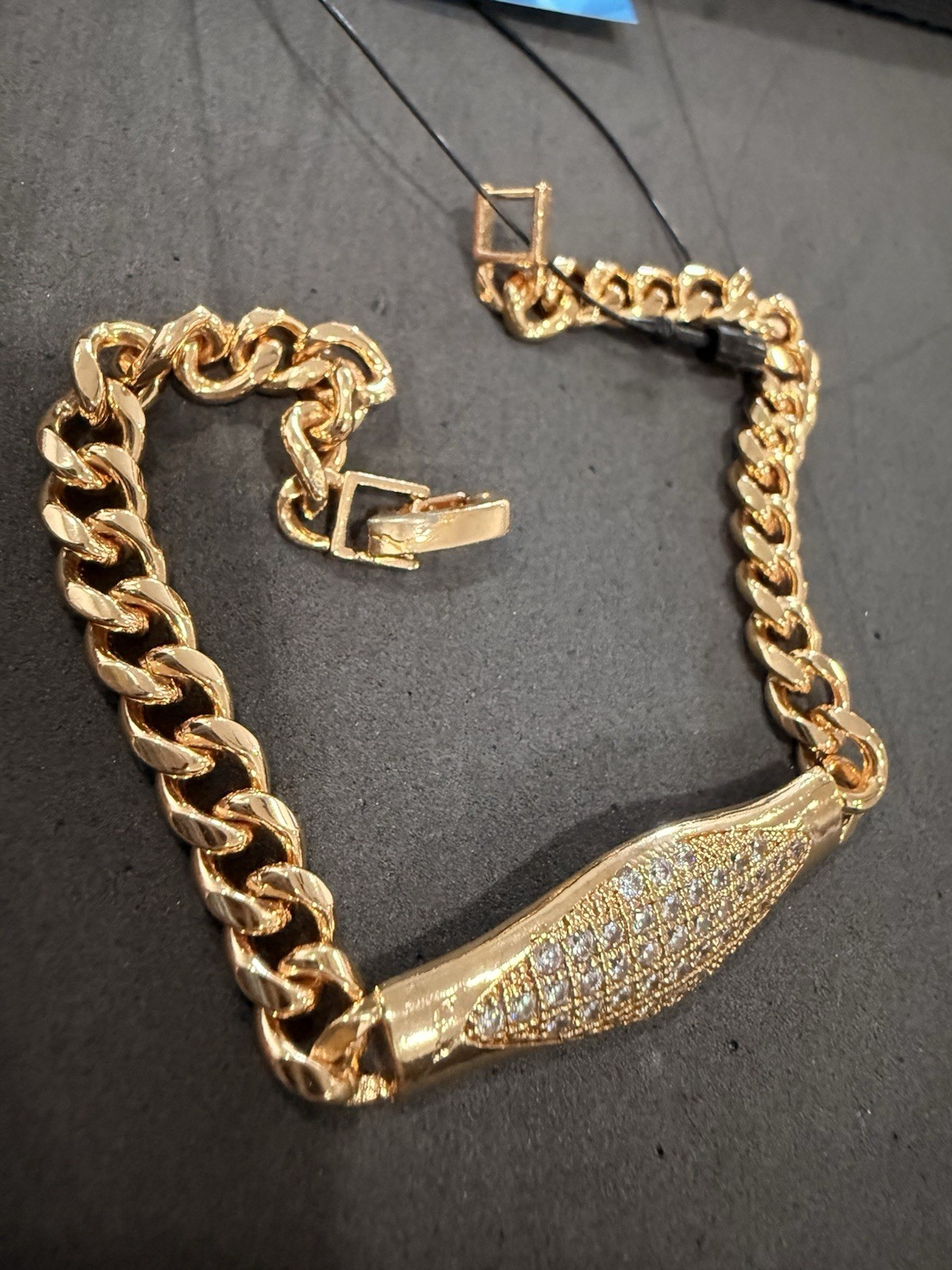 Gold Cuban Link Chain Bracelet with Clasp Closure