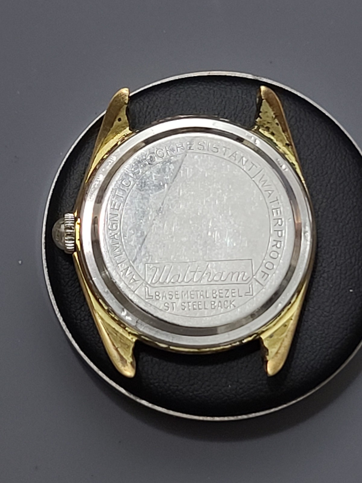 Waltham Men’s 21 Jewels Gold Tone 1972, mechanical working untested.