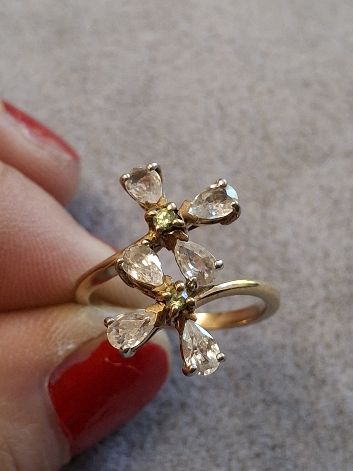 9ct Gold Crystal Flower Ring – size N