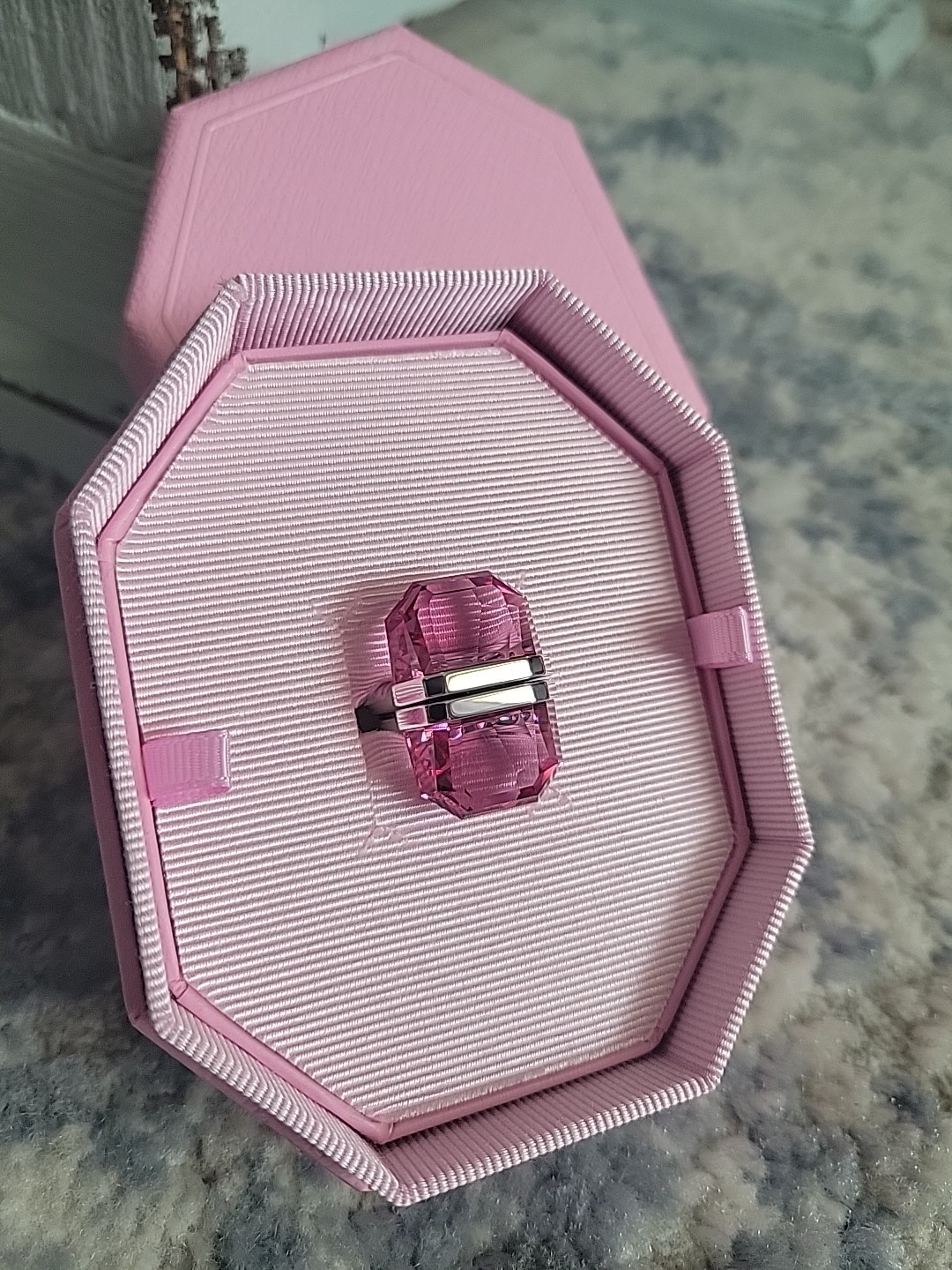 NIB $225 Swarovski Atelier Lucent Ring Magnetic Closure Pink Rhodium Plated 5052
