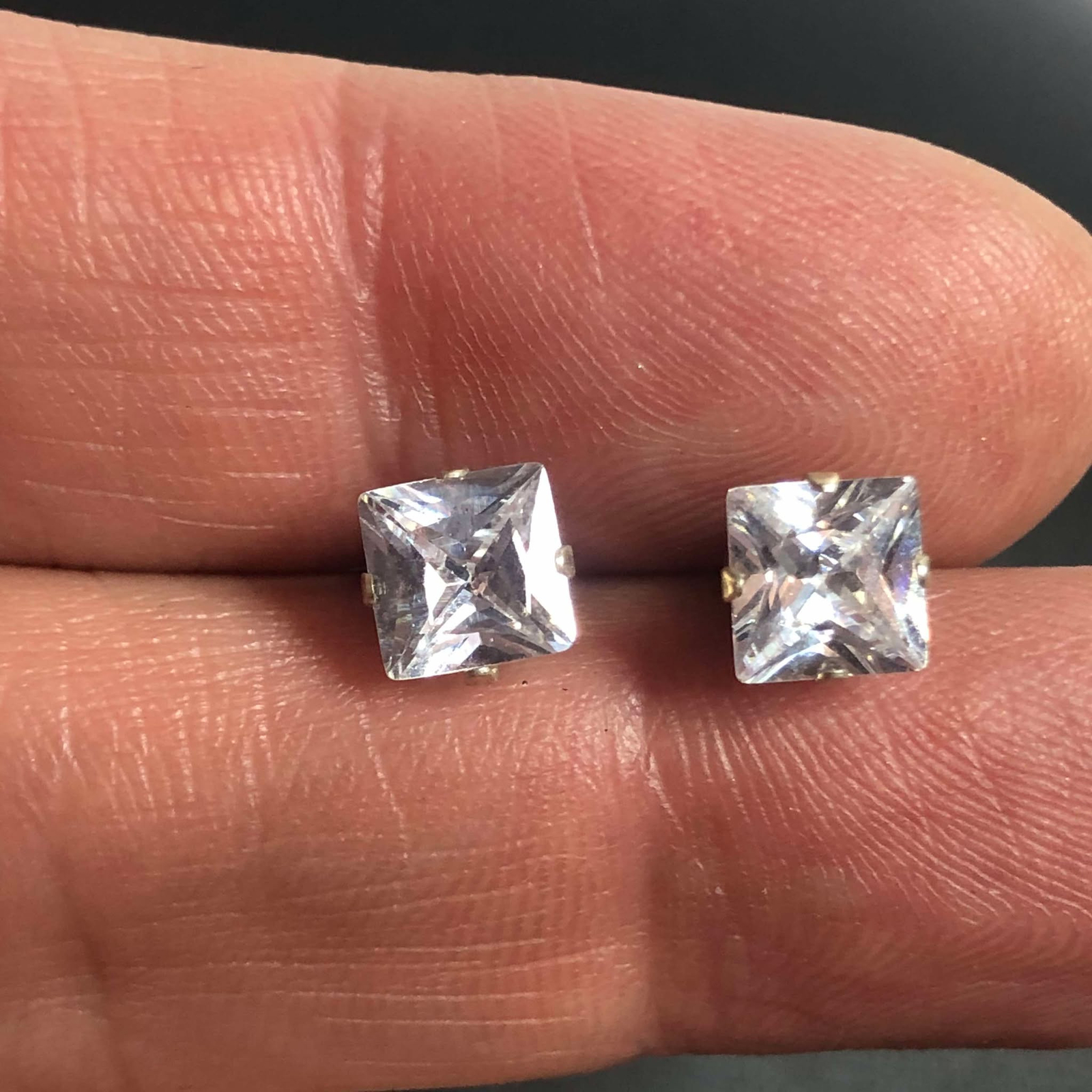 3131 Sterling silver 925 princess cut CZ stud earrings 3.5 gram