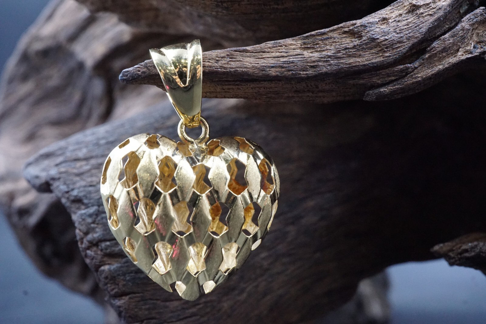 SIGNED 18K Yellow Gold HEART FILIGREE PUFFED Vintage Pendant 2.71g 1.2” L