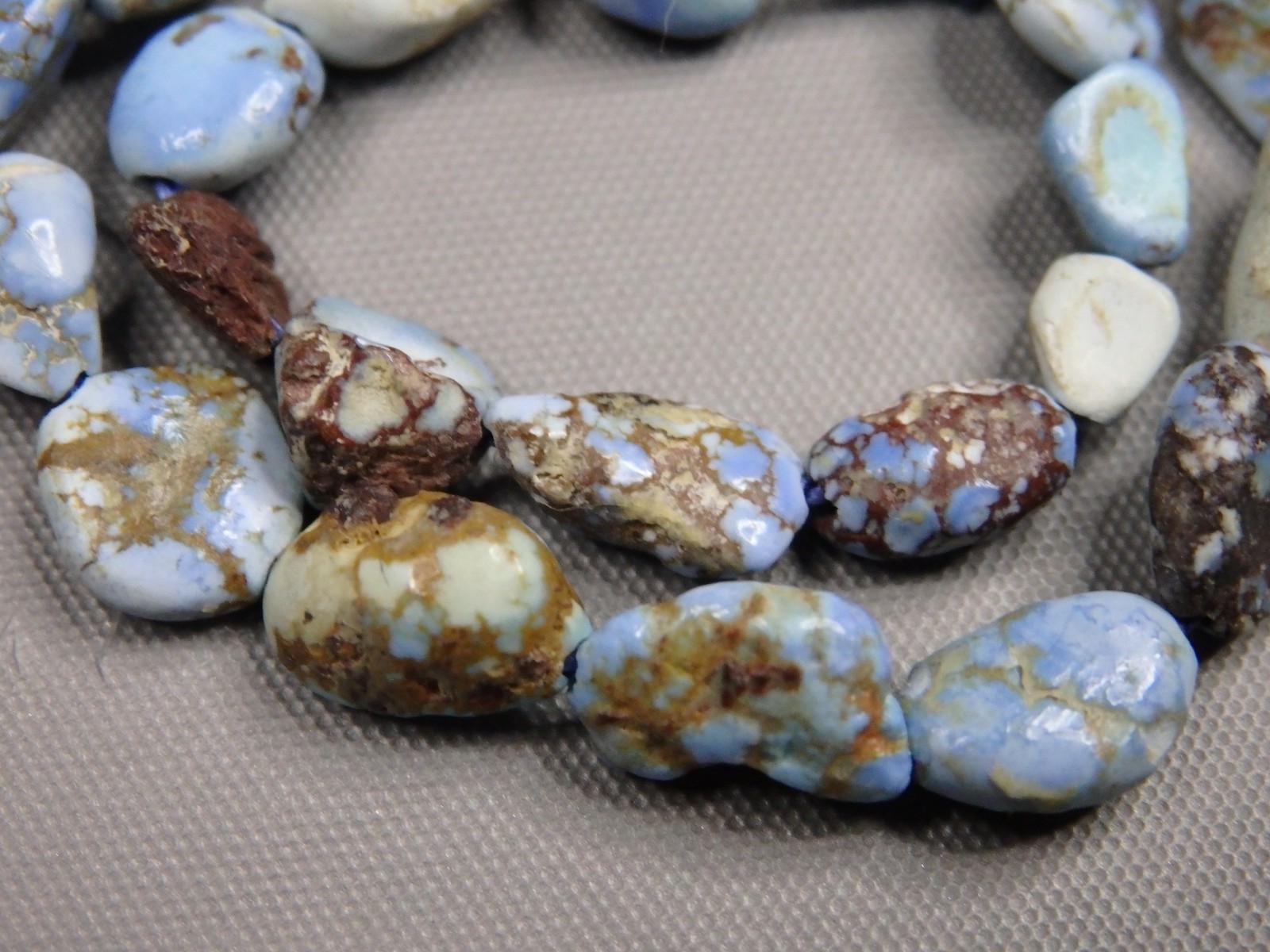 Natural GOLDEN HILLS TURQUOISE 5-8mm Pebble & Flat Nuggets 8″ Strand 22cts😍~E~