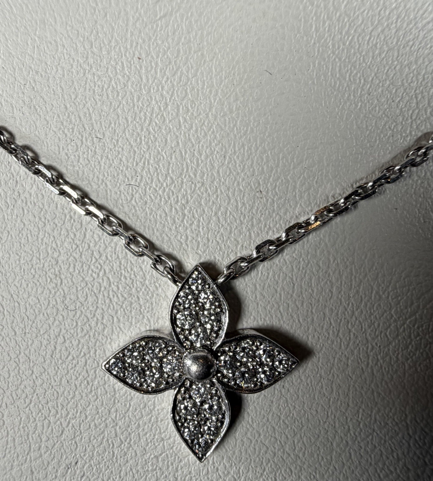 Louis Vuitton Star Blossom Diamond Necklace/ Pendant 750 ~ 17” ~ 5.0 Gr No Clasp