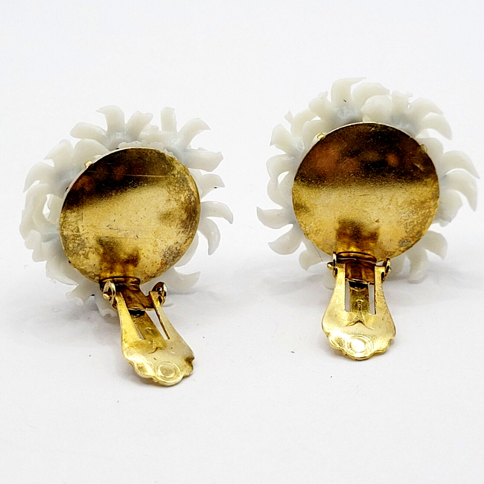 White Black Petaled Daisy Flower Plastic Metal Clip On Earrings 1960s Hong Kong
