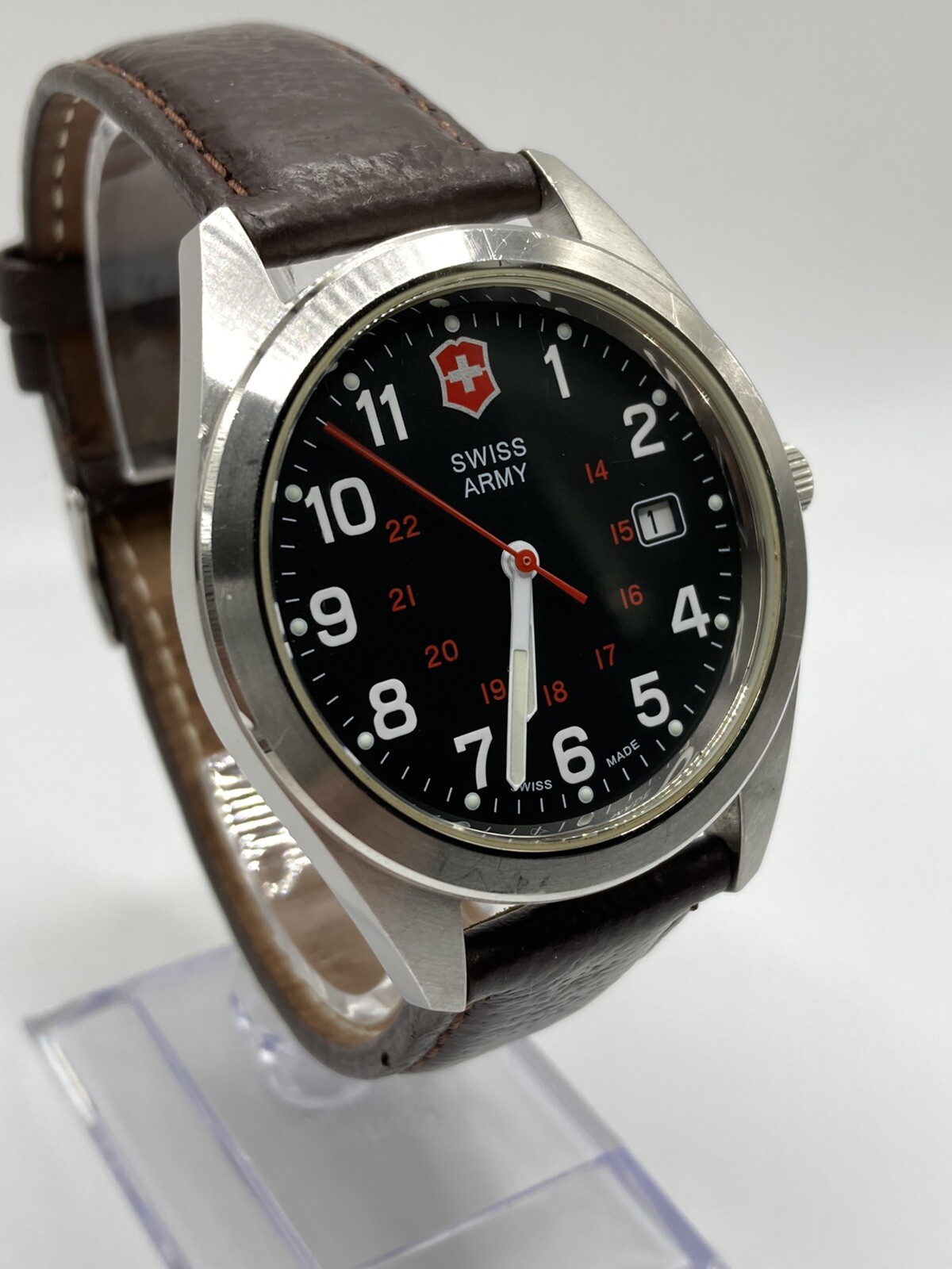 Vintage 90’s Swiss Army Men’s Garrison Watch Men’s Leather Band Watch 241083