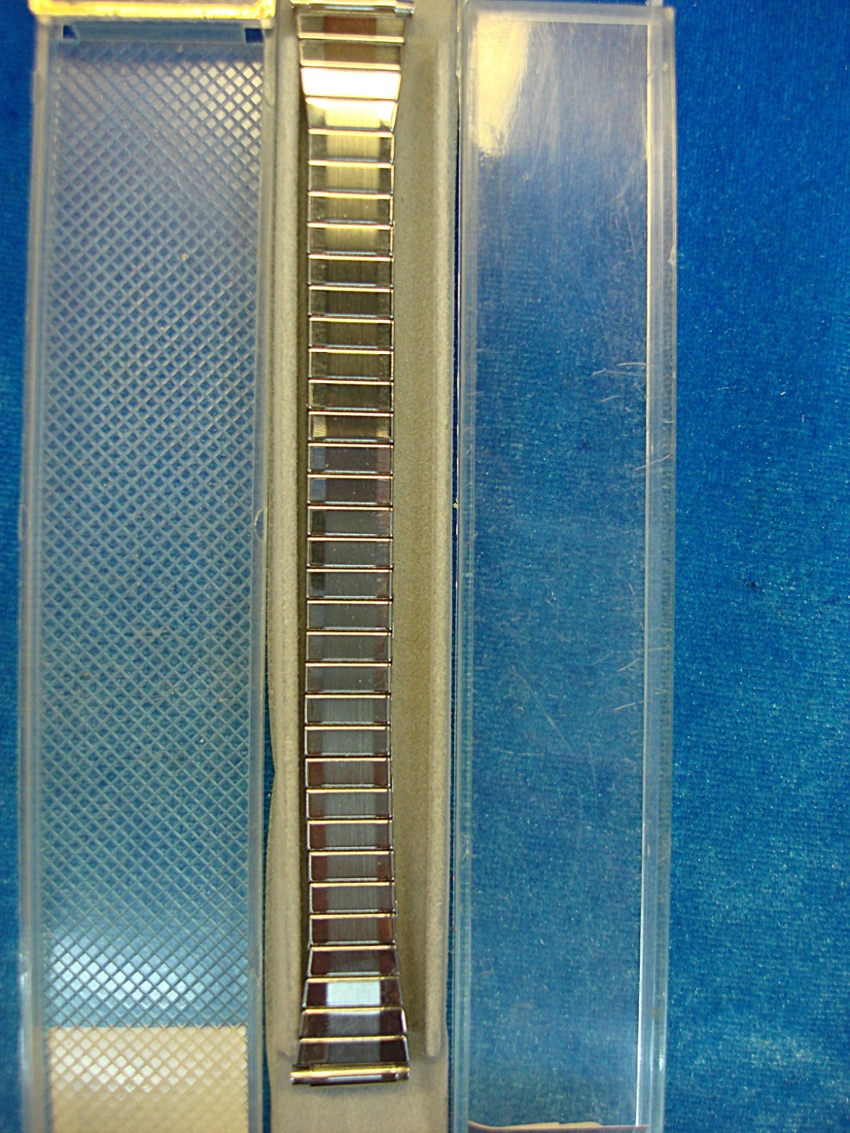 VINT. FLEX-ON BY KREISLER -GOLD TONE STAINLESS WATCH BAND – NOS – 11 – 15 MM