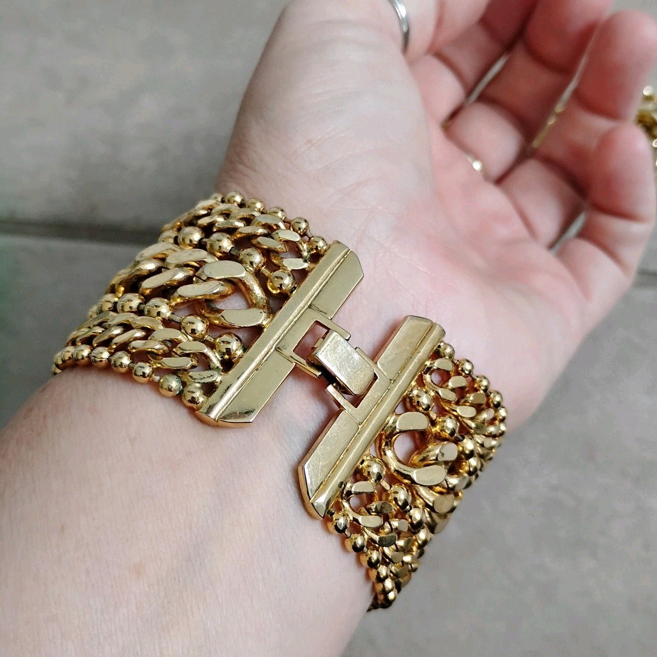 Vintage Lot Of 22 Goldtone Metal Bracelets Quality Greek Key Crystal Coin Chain