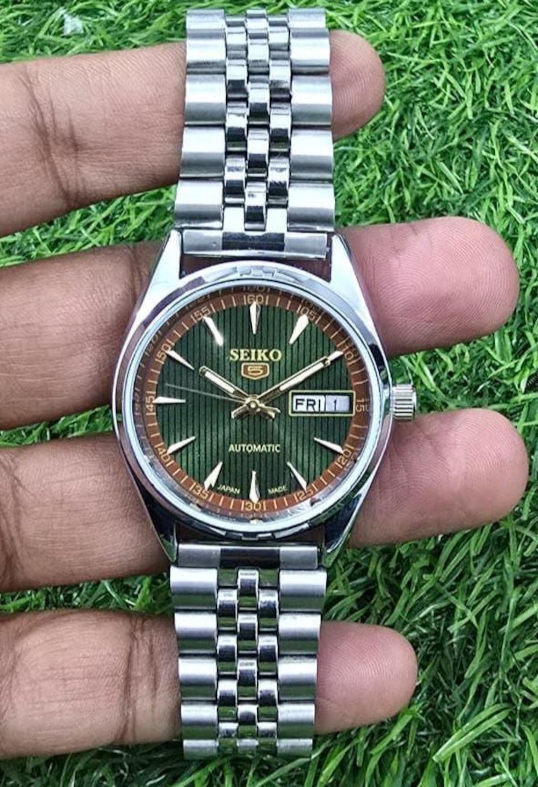 Vintage Seiko 5 Automatic Men steel Day Date 17 jewel Refurbished Japanese wrist