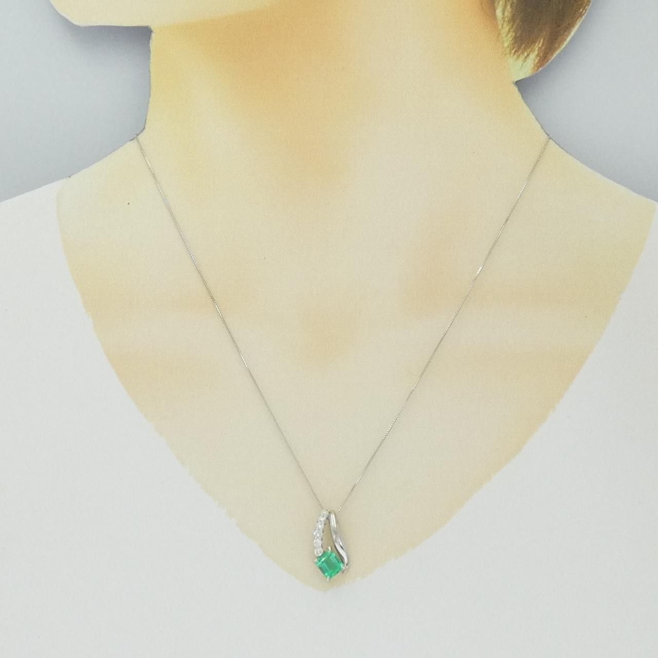 Authentic K18WG Emerald Necklace 0.85CT #270-004-157-7933