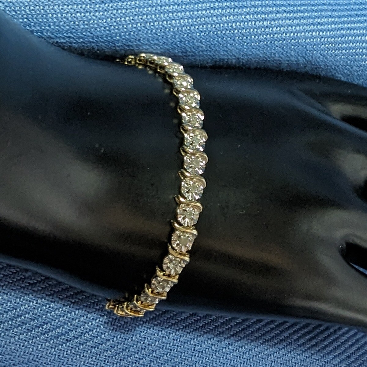 10K Two-Toned Natural Diamond Tennis Bracelet Gold 6.23 grams, 7 Inches