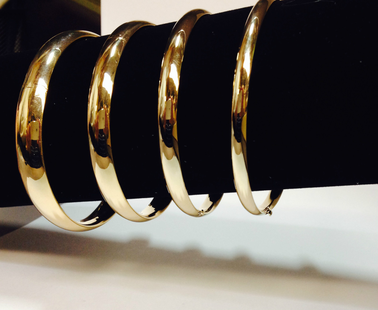 14k Yellow Gold Shiny Dome Hinged Bangle/Bracelet 6mm, 4/16″ 7 Grams, 7 Inch