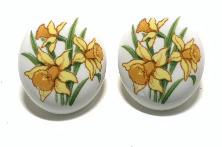 Avon Silver Tone Daffodile Porcelian Flower Earrings LY131