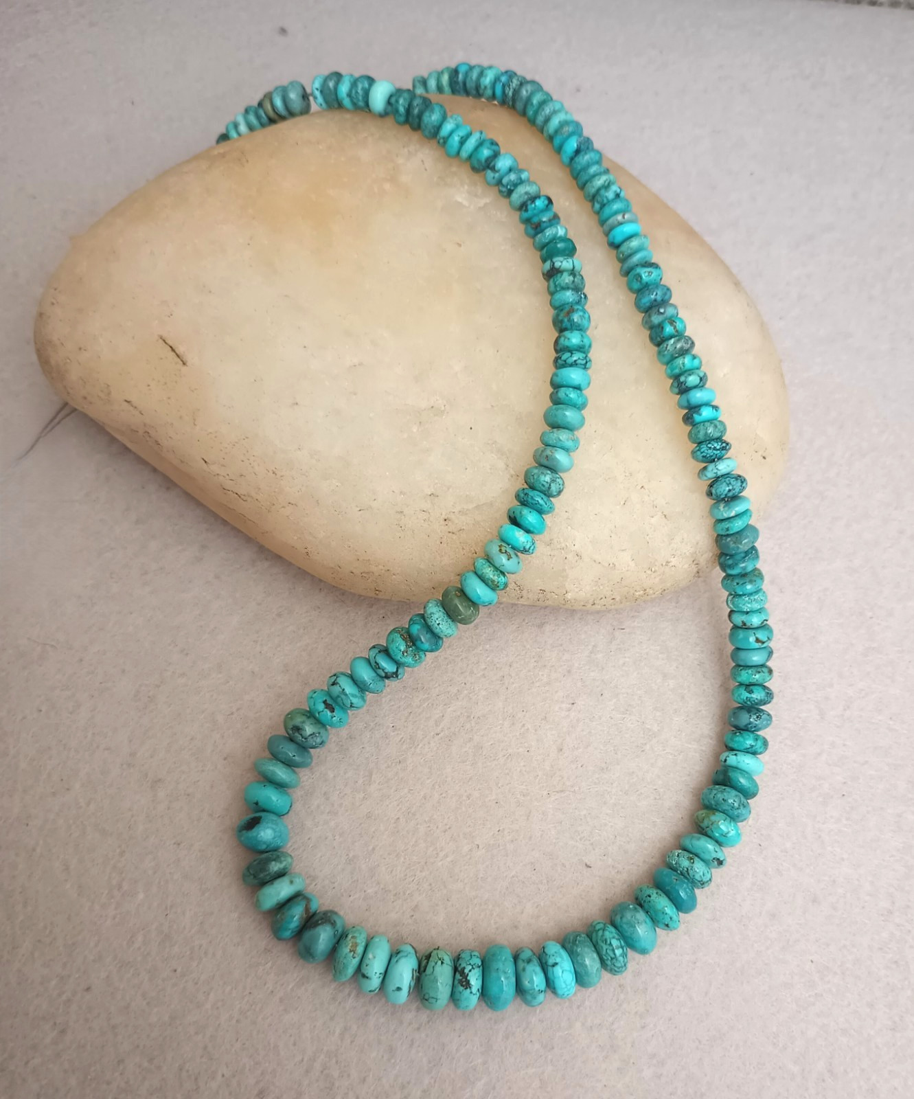 OLD STOCK, HI-GRADE HUBEI TURQUOISE 3-8MM RONDELLE BEADS – 17.75″ – 3206E